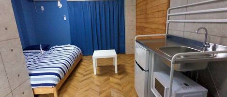 1 bedroom, desk, free WiFi, bed sheets