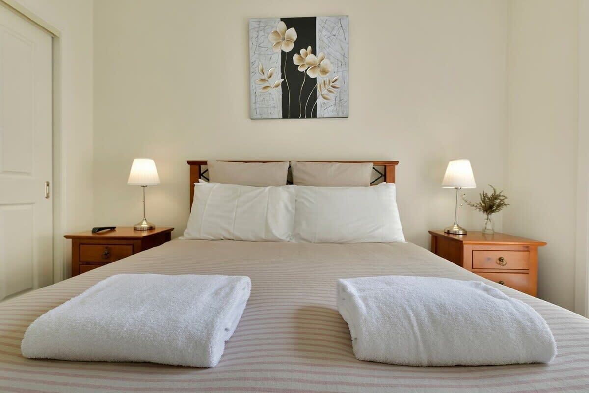 2 bedrooms, iron/ironing board, travel cot, WiFi