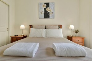 2 chambres, fer et planche à repasser, lit parapluie, Wi-Fi