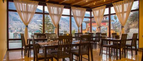 Breakfast, lunch, dinner served; garden views