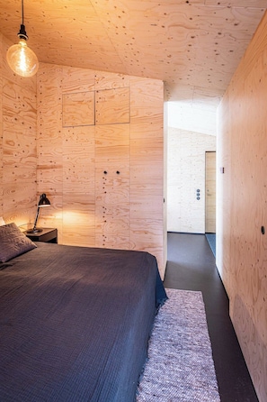 Deluxe Cabin (For 2) | Premium bedding, desk, free WiFi, bed sheets - Aska Modern Cabin (Myvatn)