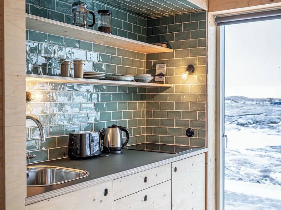 Cabaña Deluxe (For 2) | Cocineta privada | Refrigerador, microondas, parrilla de estufa y cafetera de espresso