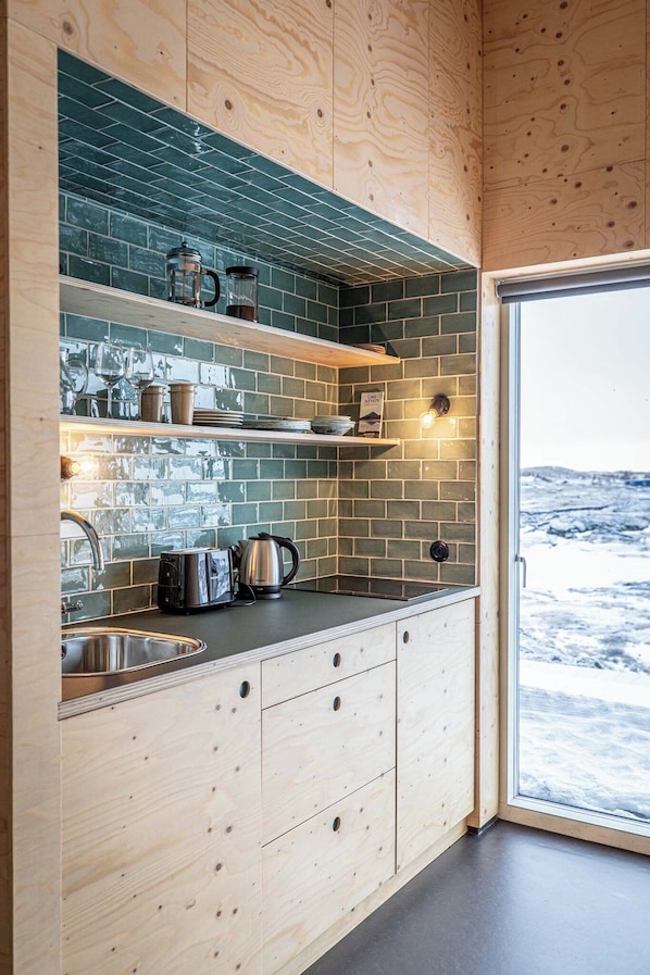 Deluxe Cabin (For 2) | Private kitchenette | Fridge, microwave, stovetop, espresso maker - Aska Modern Cabin (Myvatn)