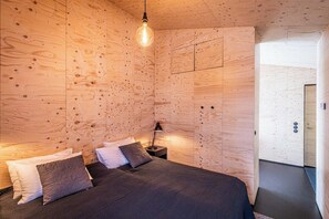 Deluxe Cabin (For 2) | Premium bedding, desk, free WiFi, bed sheets