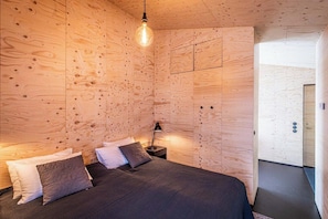 Deluxe Cabin (For 2) | Premium bedding, desk, free WiFi, bed sheets