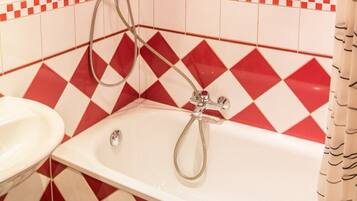 Deep soaking bathtub
