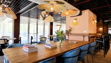 Serveert lunch en diner