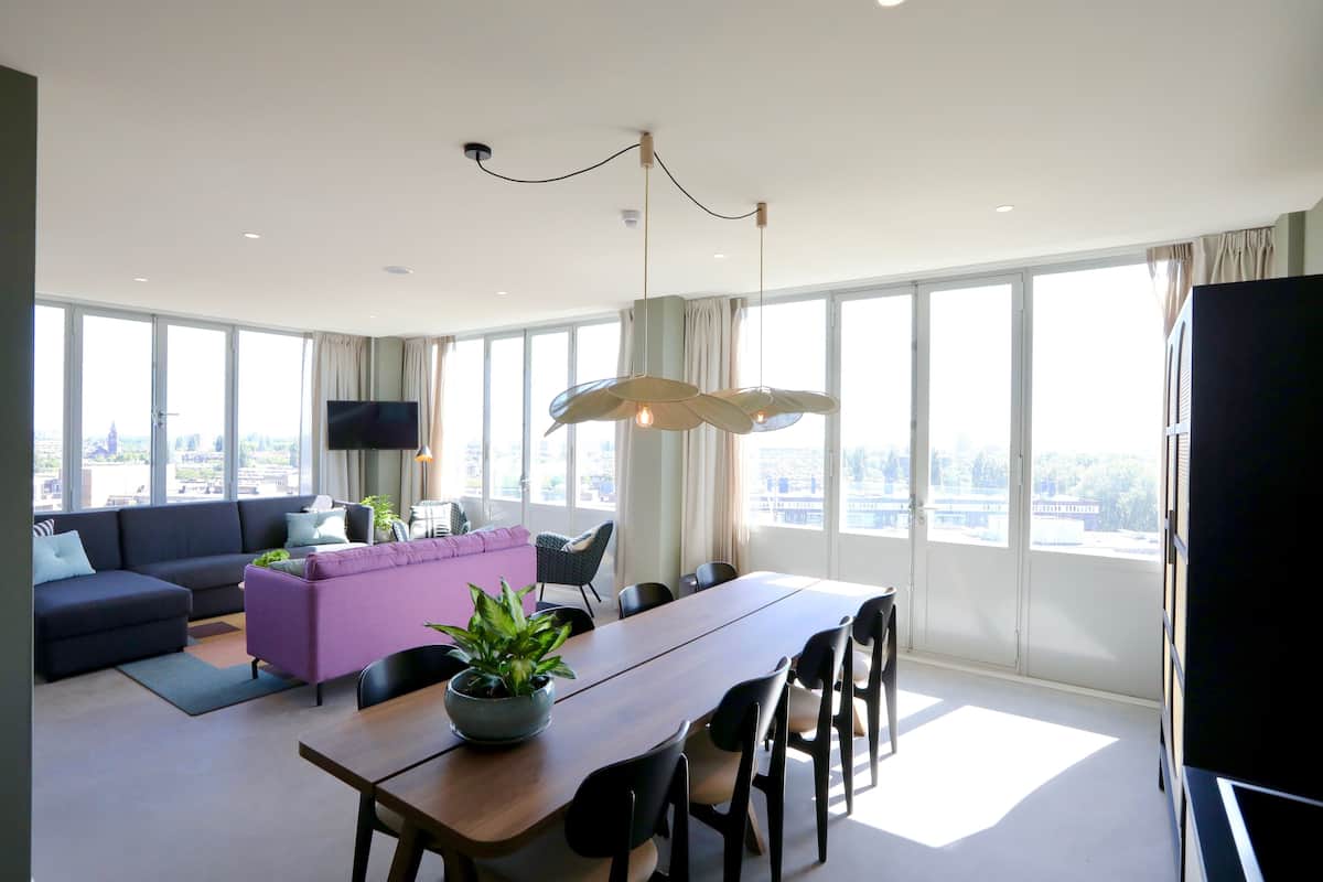 3-Bedroom Apartment | Essbereich im Zimmer