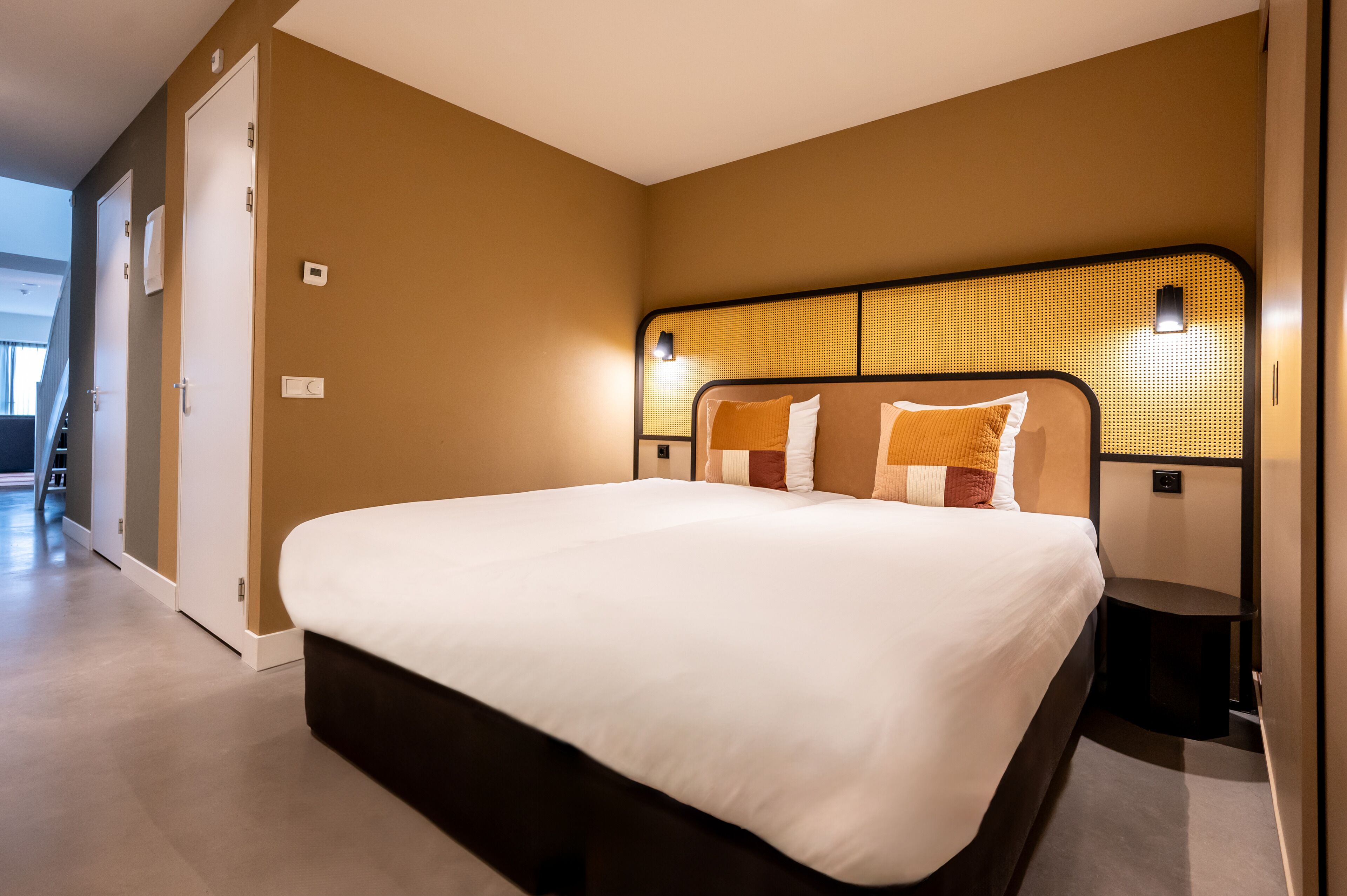 In-room safe, soundproofing, free WiFi, bed sheets