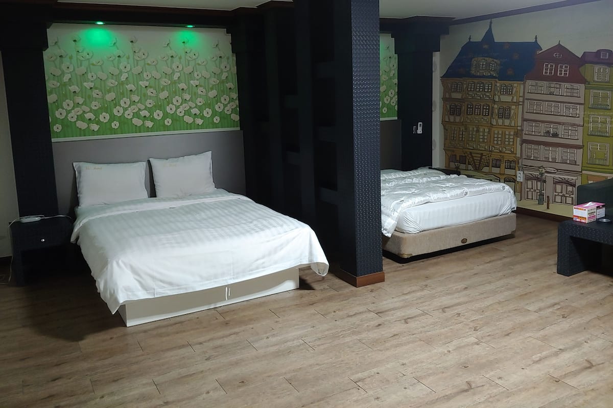 Studio Suite - Extra person charge 10,000 KRW on site more than 2 people | Insonorizzazione, ferro/asse da stiro, Wi-Fi gratuito
