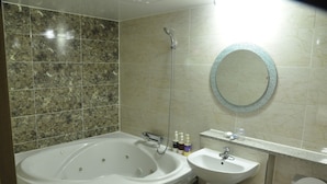 A bathroom with a bathtub, a sink, and a toilet. - W Motel (Andong)