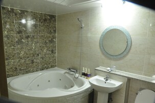 Artículos de tocador gratuitos, secador de pelo, batas, pantuflas