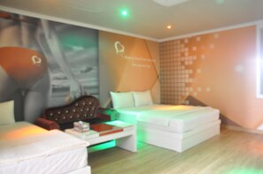 Twin Room - Extra person charge 10,000 KRW on site more than 2 people | Kedap suara, setrika/meja setrika, dan Wi-Fi gratis