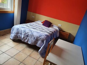 Ferros/tábuas de passar roupa, Wi-Fi de cortesia, roupa de cama