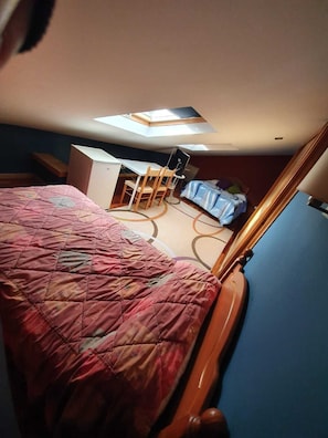 Ferros/tábuas de passar roupa, Wi-Fi de cortesia, roupa de cama