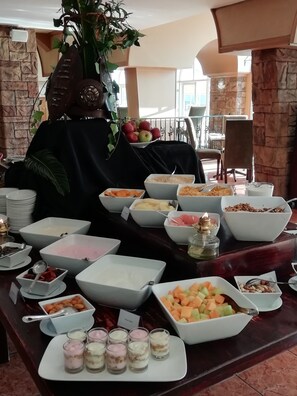 Dagelijks uitgebreid ontbijt (ZAR 120 per persoon)