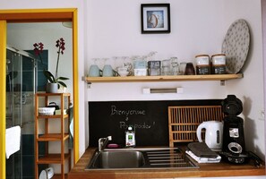 Studio (Studio Melon) | Private kitchen | Fridge, microwave, stovetop, espresso maker