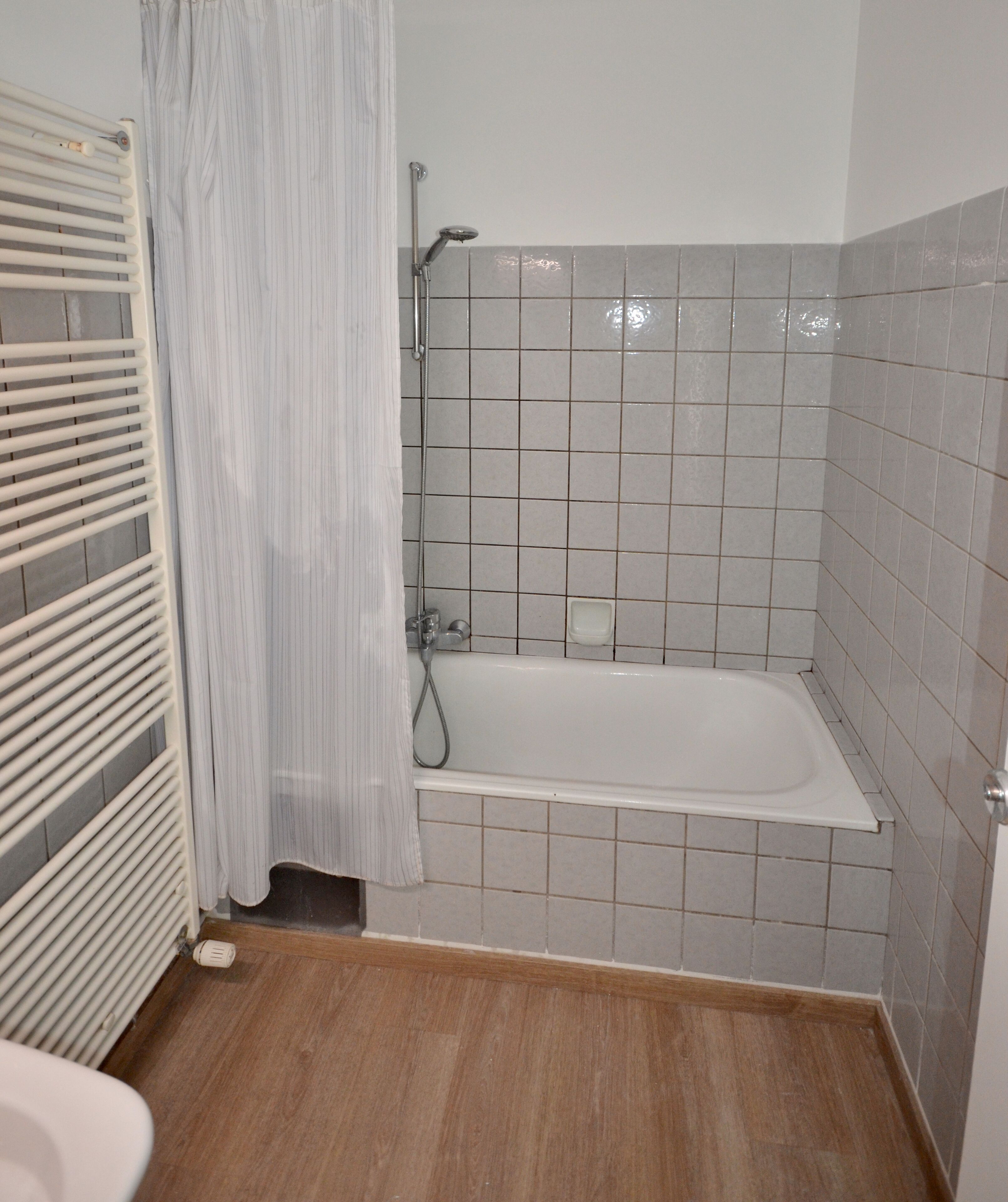 花灑/浴缸組合、風筒、提供毛巾、番梘