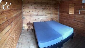 Economy Cabin, Shared Bathroom (For 2) | 1 bedroom, free cribs/infant beds, bed sheets