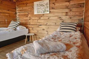 Chalet rustique économique, salle de bains commune (For 2) | Lit de bébé (gratuit), literie fournie