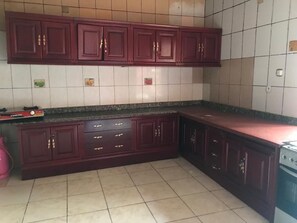 Oven, stovetop, cookware/dishes/utensils