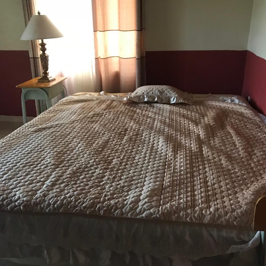 Kamar Klasik | Meja kerja, ruang kerja ramah laptop, dan setrika/meja setrika