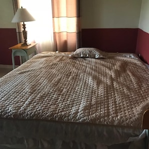 Classic Room | Desk, laptop workspace, iron/ironing board, free WiFi