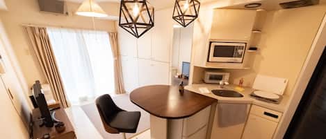 Fridge, microwave, stovetop, cookware/dishes/utensils