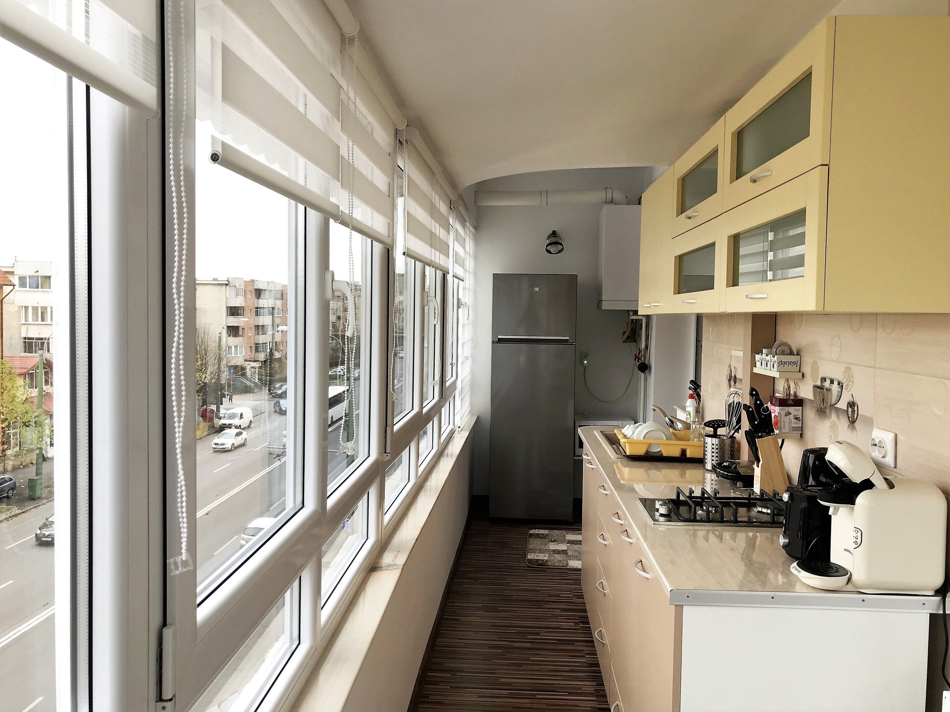 Réfrigérateur, micro-ondes, cafetière/bouilloire, bouilloire électrique