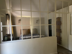 1 bedroom, individually decorated, individually furnished, desk