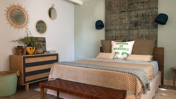 Double Room (Le Figuier) | 1 bedroom, individually decorated, individually furnished, desk