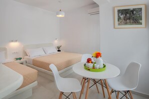 Studio (3 Adults) | Coffre-fort, système d’insonorisation, fer et planche à repasser