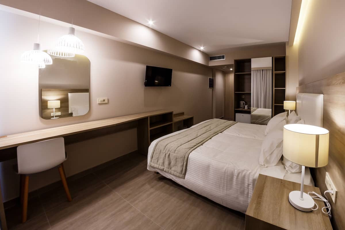 2 habitaciones, caja de seguridad en la habitación y muebles diferentes