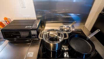Fridge, microwave, stovetop, cookware/dishes/utensils