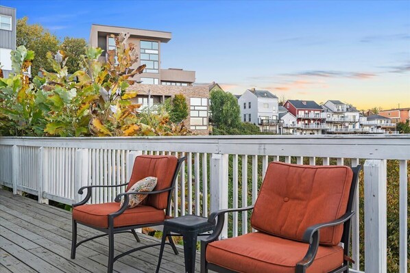 Property grounds - 3 Bed - Million Dollar View -Off Street Parking! (Pittsburgh)