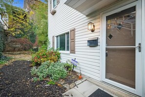 Exterior detail - 3 Bed - Million Dollar View -Off Street Parking! (Pittsburgh)
