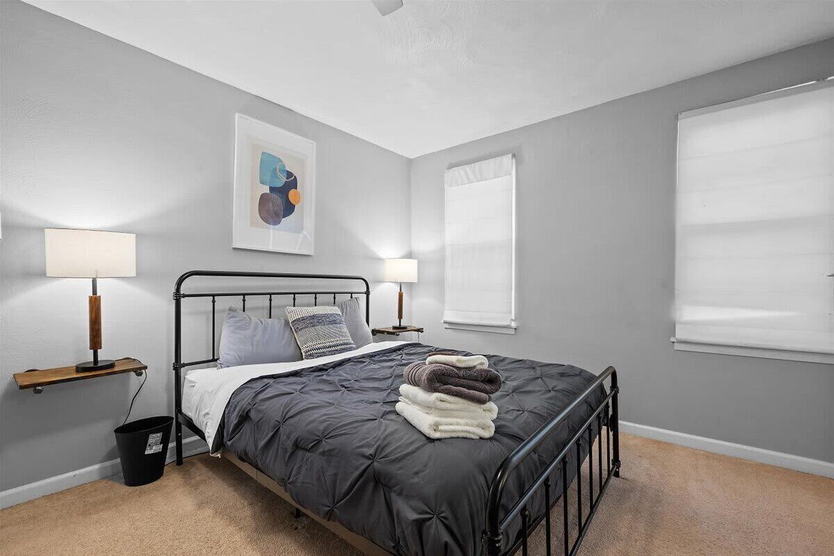 3 多间卧室、办公桌、熨斗/熨衣板、旅行婴儿床