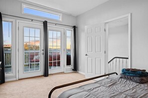 3 bedrooms, desk, iron/ironing board, WiFi - 3 Bed - Million Dollar View -Off Street Parking! (Pittsburgh)