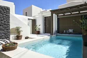 Seasonal outdoor pool - Floria Suites (Santorini)