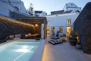 Seasonal outdoor pool - Floria Suites (Santorini)