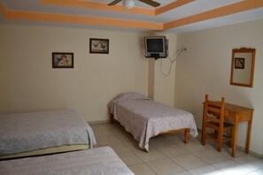 Free WiFi, bed sheets - Hotel San Angel (San Juan de los Lagos)