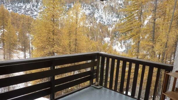 A balcony with a view of a forested mountain range. - 1st floor, balcony, 32m², Les Orres (Les Orres)