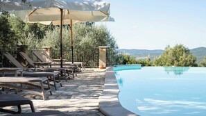 Seasonal outdoor pool, pool umbrellas, sun loungers - Tenuta il Sassone - Wine & Food (Gavorrano)
