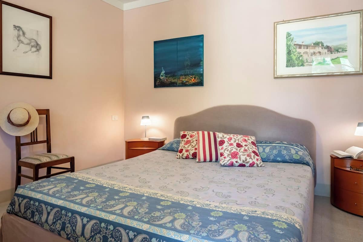 Klassieke tweepersoonskamer, terras | Luxe beddengoed, een minibar, een kluis op de kamer