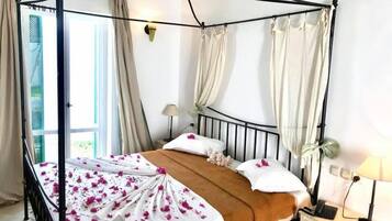 1 bedroom, individually decorated, individually furnished