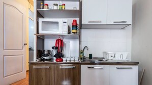 A compact kitchen with a microwave, coffee maker, and a sink. - Rafita's House private apartment with good location (downtown and apt) (Cusco)