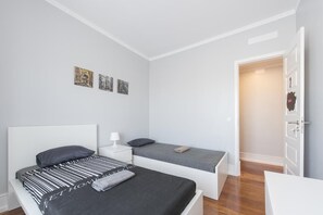 Twin Room, Shared Bathroom, City View - Room Gani - Hostel (Lisbon)