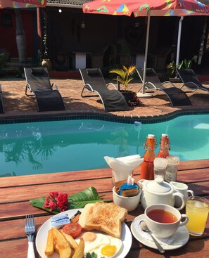 Blackout drapes, bed sheets - Waves Lodge (Ponta d'Ouro)