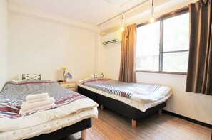 1 bedroom, desk, free WiFi, bed sheets
