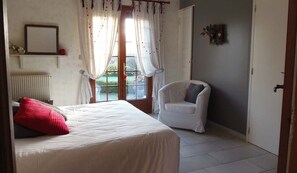 Double Room, Garden View | Desk, free WiFi, bed sheets - Chambre Du Panorama (Barneville-sur-Seine)